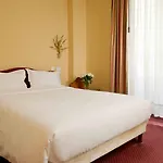 Hotel Courcelles Mederic 3*