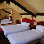 Courcelles Mederic Hotel