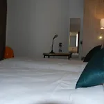 Courcelles Mederic Hotel