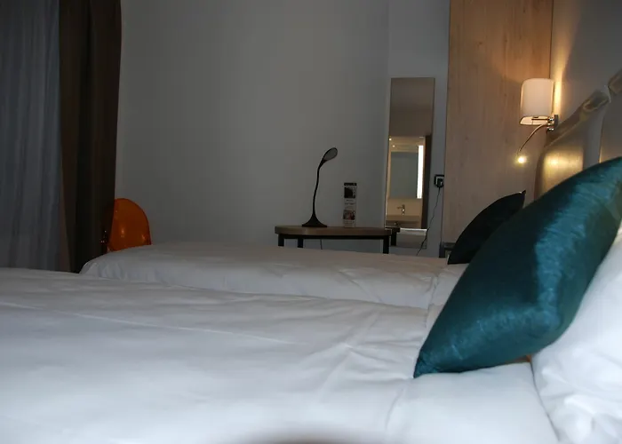 Courcelles Médéric Hotel