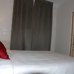 Hotel Courcelles Mederic Parijs