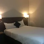 Hotel Courcelles Mederic