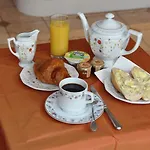 Hotel Courcelles Mederic
