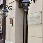 Courcelles Mederic Hotel