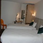 Hotel Courcelles Mederic 3*