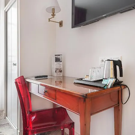 Courcelles Mederic Hotel Paris