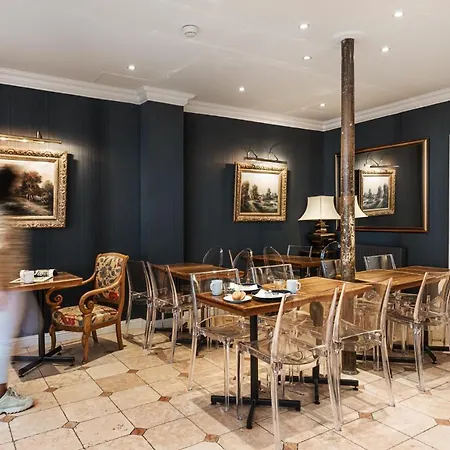 Courcelles Mederic Hotel 3*