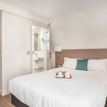 Courcelles Mederic Hotel