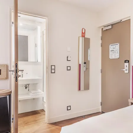 Courcelles Mederic باريس