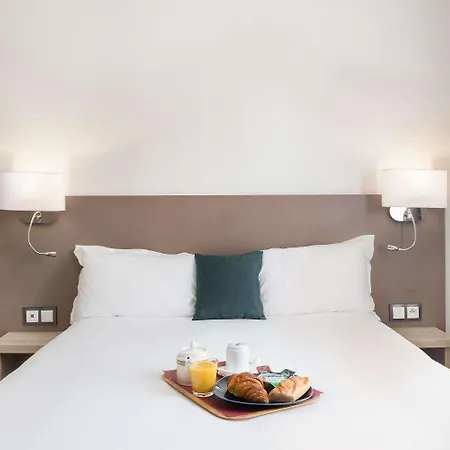 Hotel Courcelles Mederic Paris
