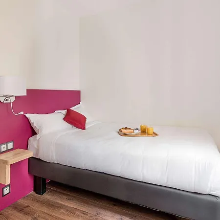 Hotel Courcelles Mederic 3*