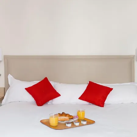 فندق Courcelles Mederic 3*