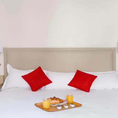 Hotel Courcelles Mederic 3*
