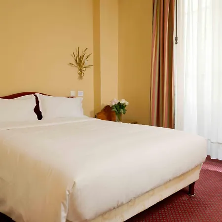 فندق Courcelles Mederic 3*