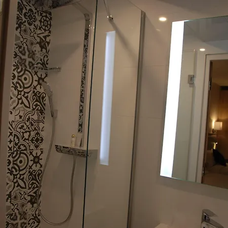 Courcelles Mederic باريس