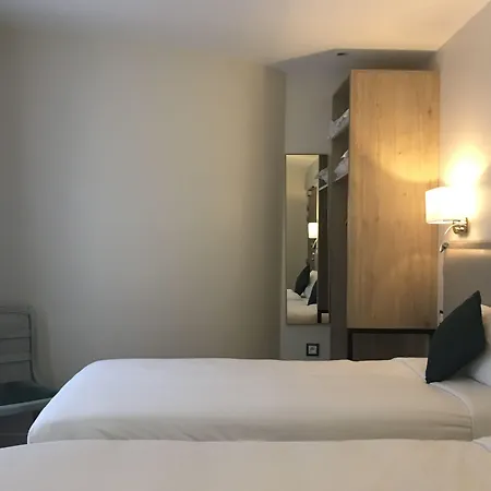 Courcelles Mederic 호텔 3*