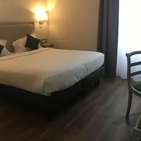 Courcelles Mederic Hotell 3*
