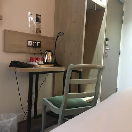 Courcelles Mederic 3* باريس