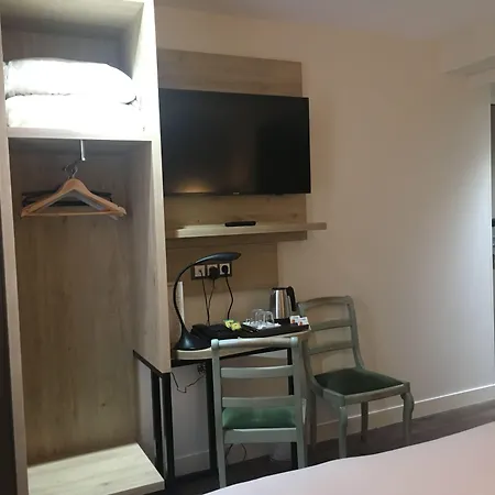 فندق Courcelles Mederic 3*