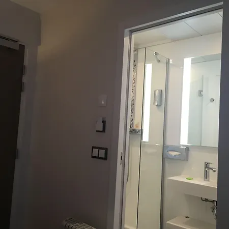 Hotell Courcelles Mederic Paris