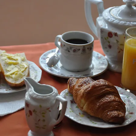 فندق Courcelles Mederic باريس