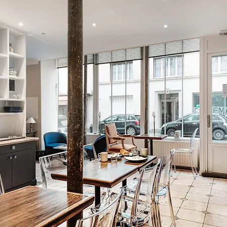 Courcelles Mederic 호텔