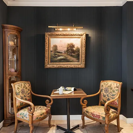 Courcelles Mederic فندق