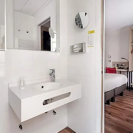 Courcelles Mederic Hotel Paris