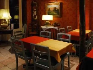 Hotel Courcelles Mederic