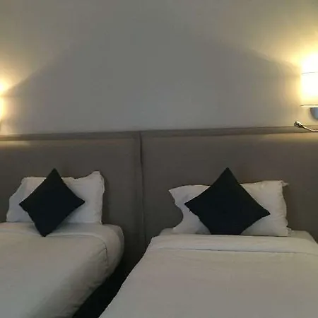 Courcelles Mederic Hotel 3*