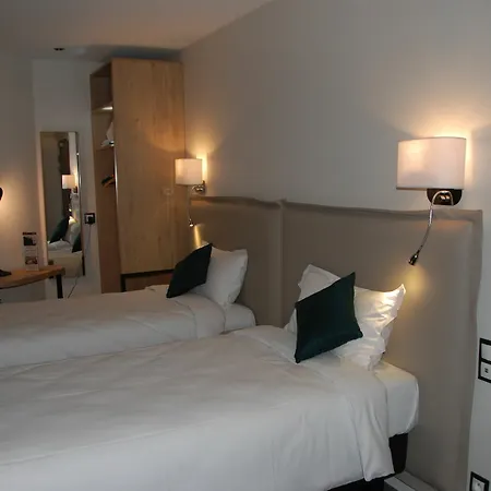 Hotel Courcelles Mederic Paris