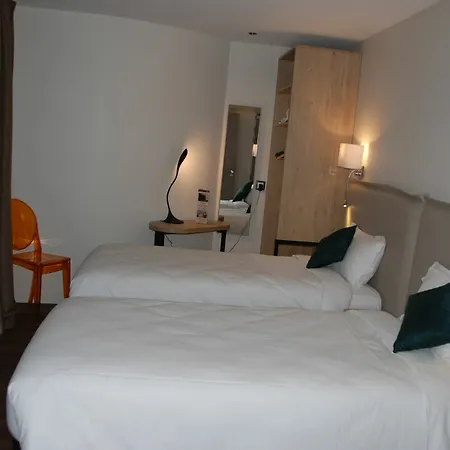 Hotell Courcelles Mederic 3*
