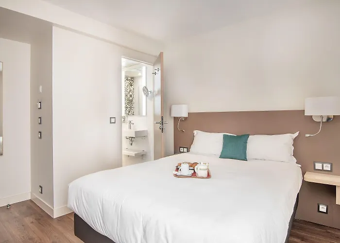 Courcelles Mederic Hotel