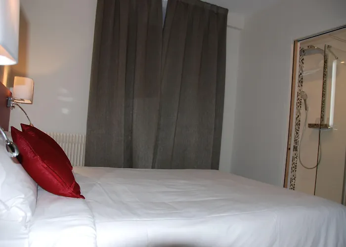 Hotel Courcelles Mederic Paris