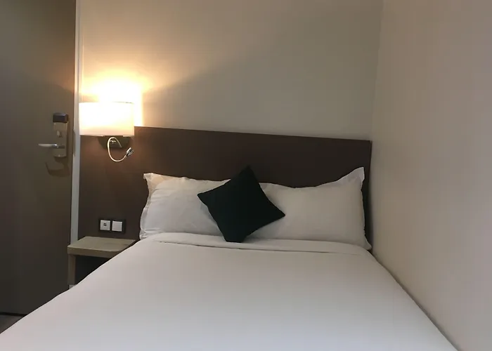 Hotel Courcelles Médéric 3*