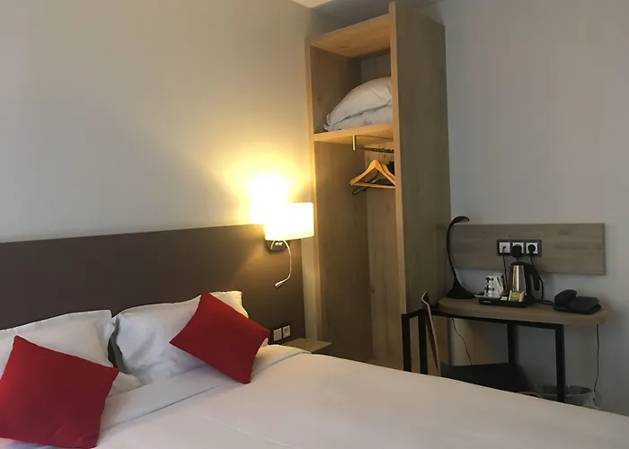 Courcelles Mederic Hotel Paris