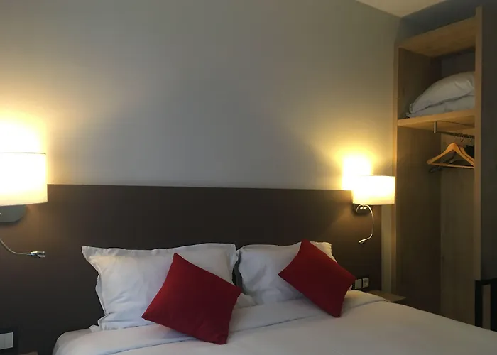 Hotel Courcelles Mederic