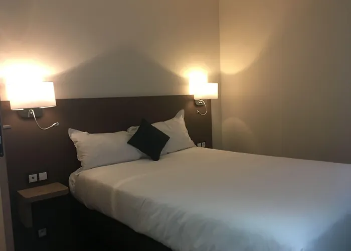 Hotel Courcelles Mederic