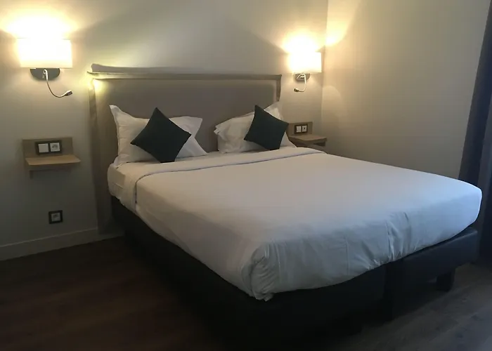Courcelles Mederic Hotel 3*
