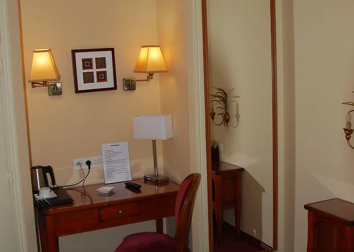 Courcelles Mederic Hotel