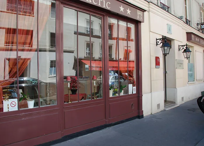 Hotel Courcelles Mederic 3*