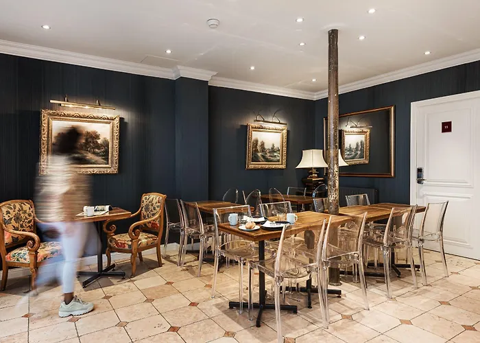 Courcelles Mederic Hotel Paris