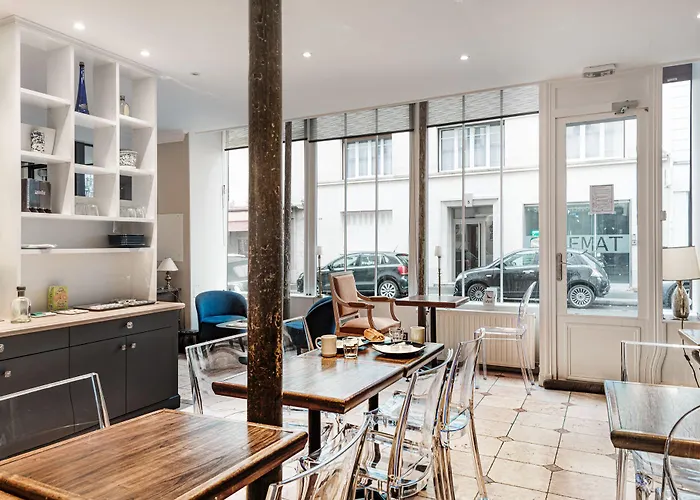 Courcelles Mederic Hotel