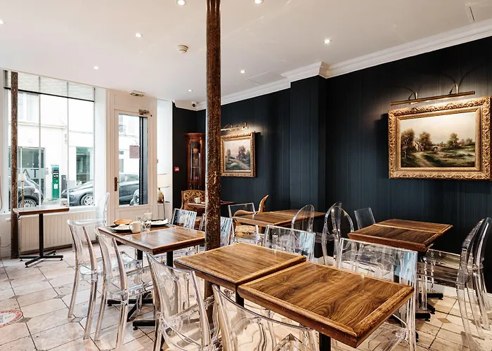 Courcelles Mederic Hotel