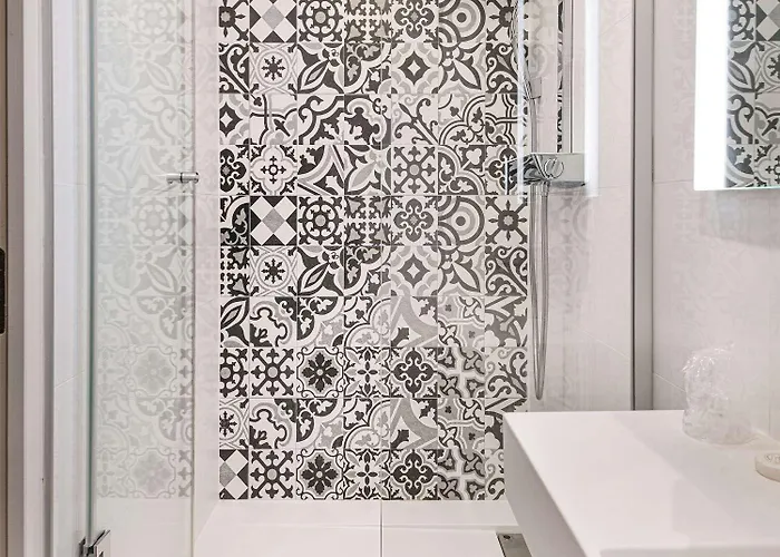 Courcelles Mederic Hotel Paris