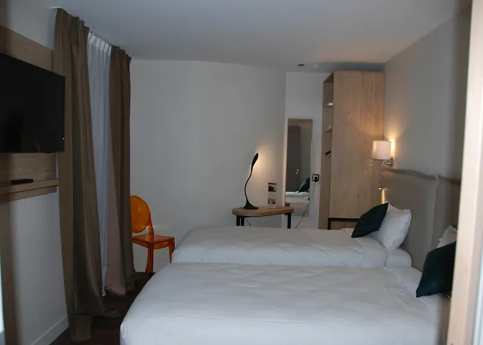 Courcelles Mederic Hotel