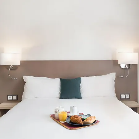 Hotel Courcelles Mederic Paříž