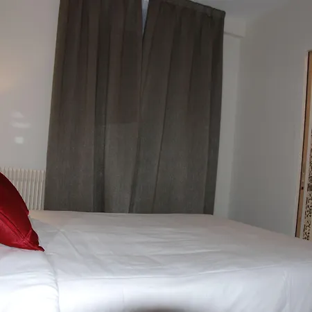 Hotel Courcelles Mederic Paříž