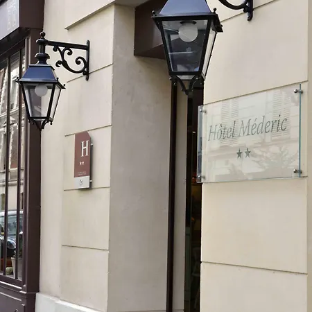 Courcelles Mederic 酒店